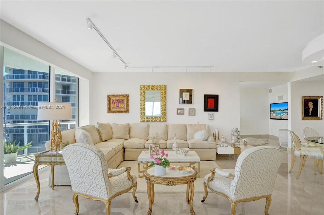 Recently Sold: $1,250,000 (3 beds, 2 baths, 2370 Square Feet)