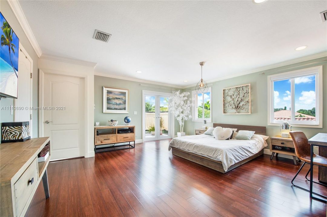 Recently Sold: $1,395,000 (4 beds, 3 baths, 2861 Square Feet)