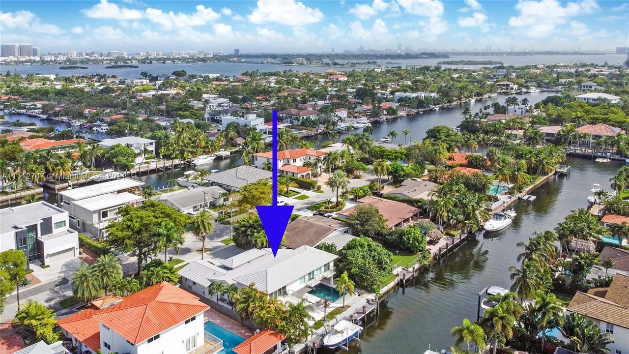 Recently Sold: $3,000,000 (5 beds, 4 baths, 4003 Square Feet)