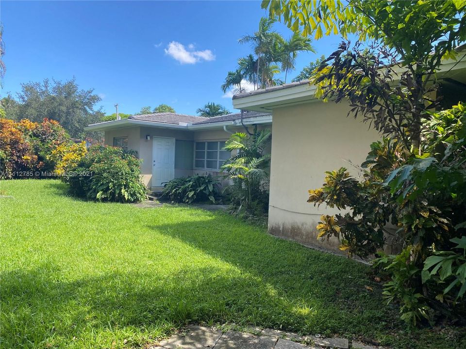 Recently Sold: $650,000 (2 beds, 2 baths, 1422 Square Feet)