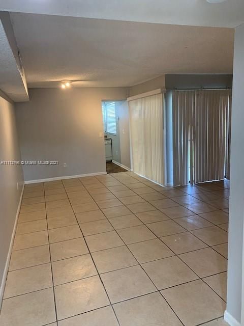 Recently Rented: $1,200 (1 beds, 1 baths, 685 Square Feet)