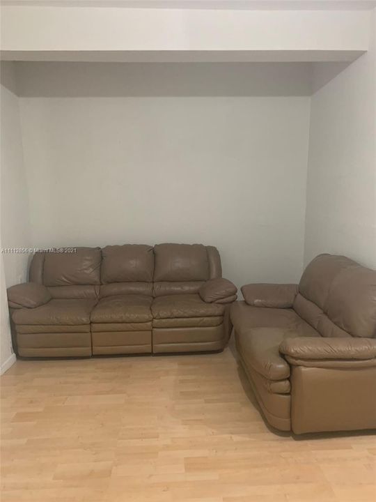Recently Rented: $1,100 (1 beds, 1 baths, 2925 Square Feet)
