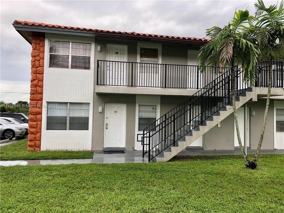 Recently Sold: $125,000 (2 beds, 2 baths, 894 Square Feet)