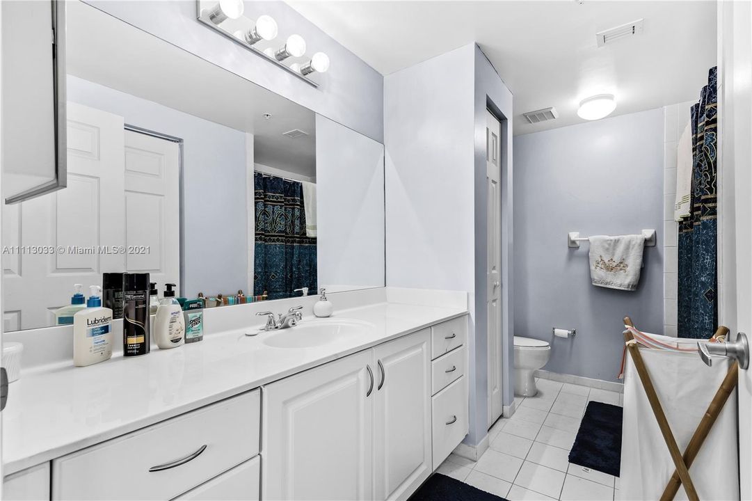 Recently Sold: $248,000 (1 beds, 1 baths, 699 Square Feet)