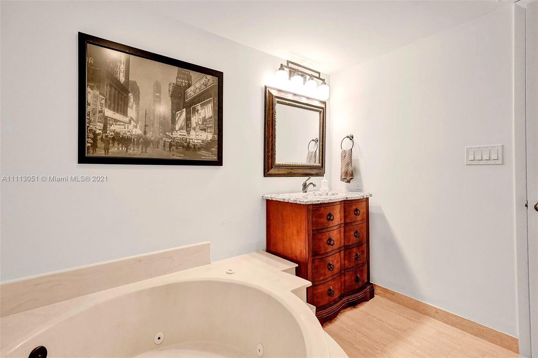 Недавно продано: $499,999 (3 спален, 2 ванн, 1870 Квадратных фут)