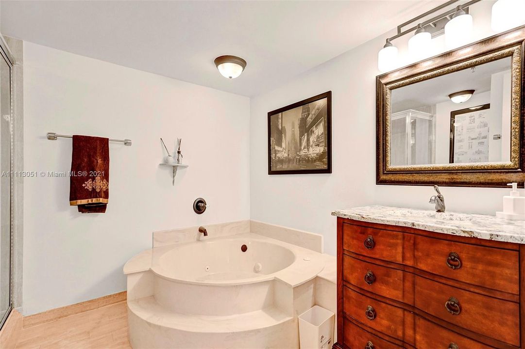 最近售出: $499,999 (3 贝兹, 2 浴室, 1870 平方英尺)