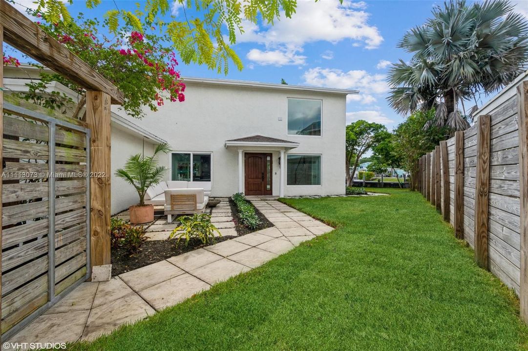 Recently Sold: $1,695,000 (4 beds, 3 baths, 2500 Square Feet)