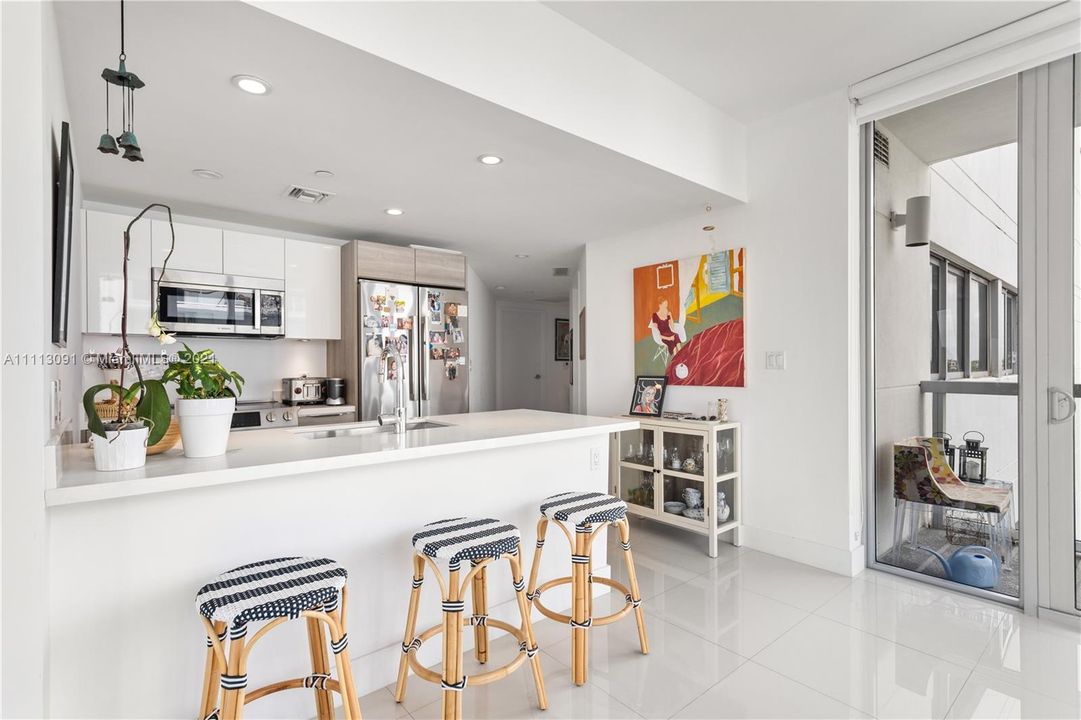 Recently Sold: $1,125,000 (2 beds, 2 baths, 1276 Square Feet)