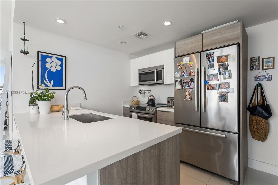Recently Sold: $1,125,000 (2 beds, 2 baths, 1276 Square Feet)