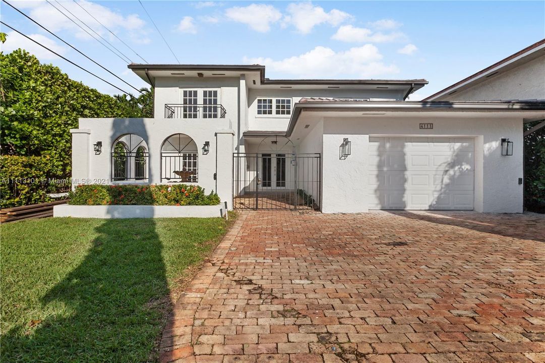 Recently Sold: $1,650,000 (4 beds, 3 baths, 2860 Square Feet)