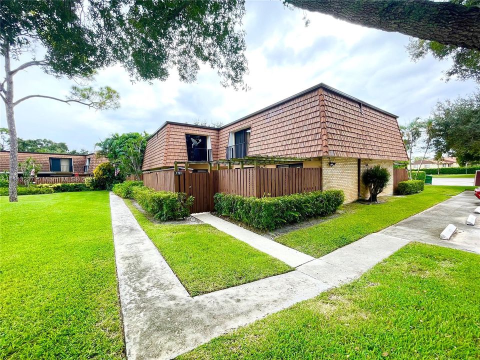 Recently Sold: $285,000 (3 beds, 3 baths, 1488 Square Feet)