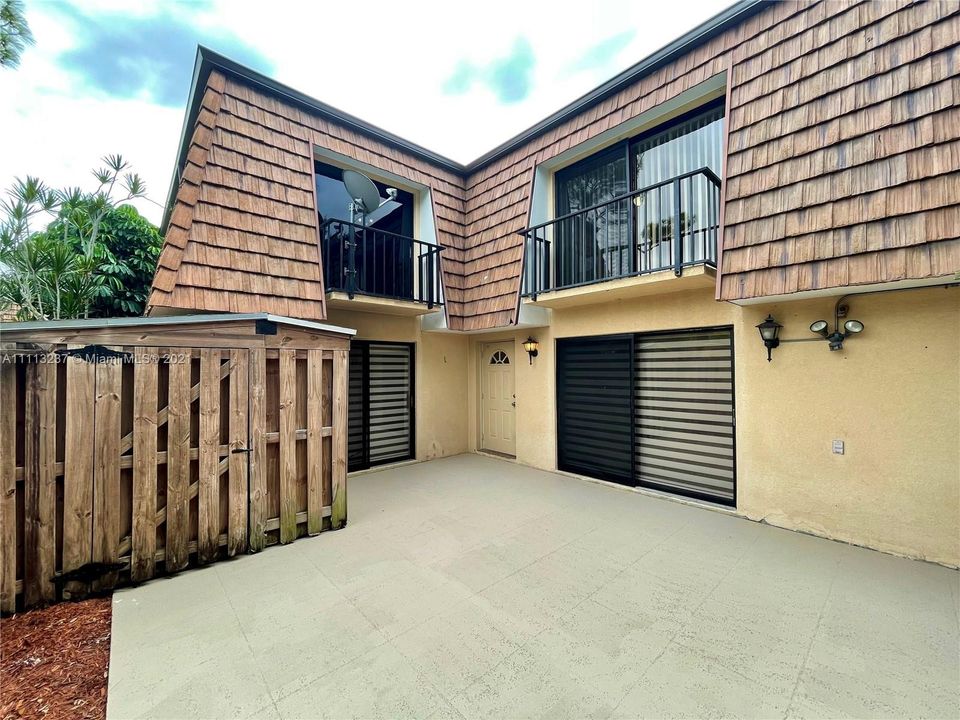 Recently Sold: $285,000 (3 beds, 3 baths, 1488 Square Feet)