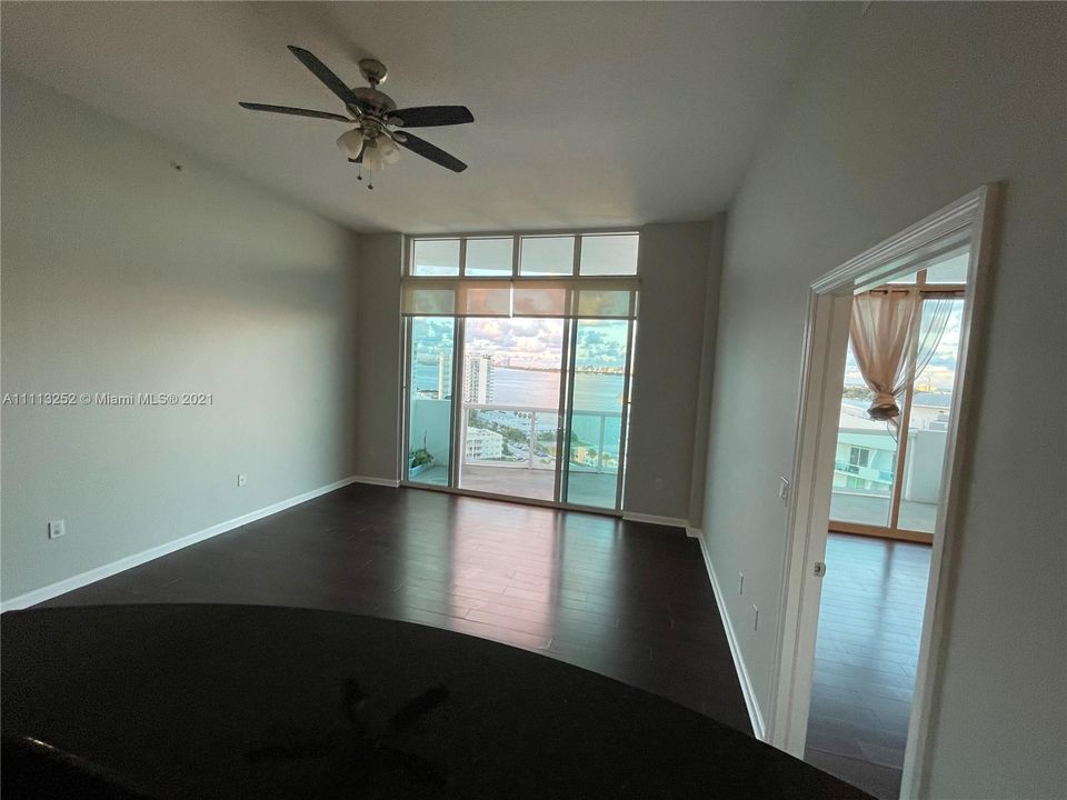 Recently Rented: $3,500 (2 beds, 2 baths, 1251 Square Feet)