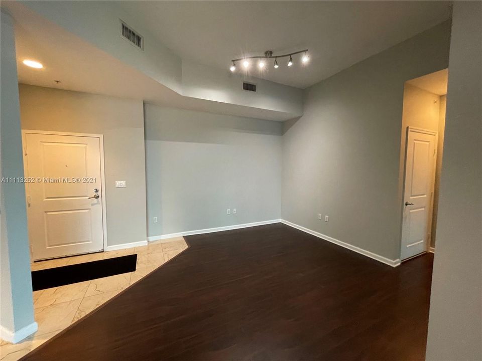 Recently Rented: $3,500 (2 beds, 2 baths, 1251 Square Feet)