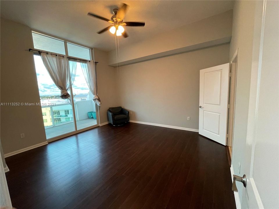 Recently Rented: $3,500 (2 beds, 2 baths, 1251 Square Feet)