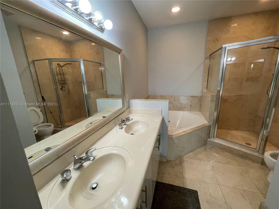 Recently Rented: $3,500 (2 beds, 2 baths, 1251 Square Feet)