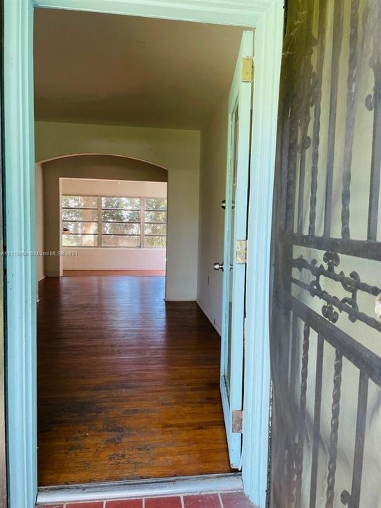 Recently Rented: $2,500 (3 beds, 2 baths, 1521 Square Feet)