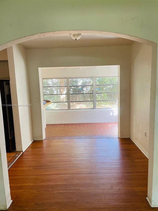 Recently Rented: $2,500 (3 beds, 2 baths, 1521 Square Feet)