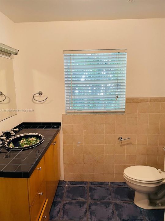 Recently Rented: $2,500 (3 beds, 2 baths, 1521 Square Feet)