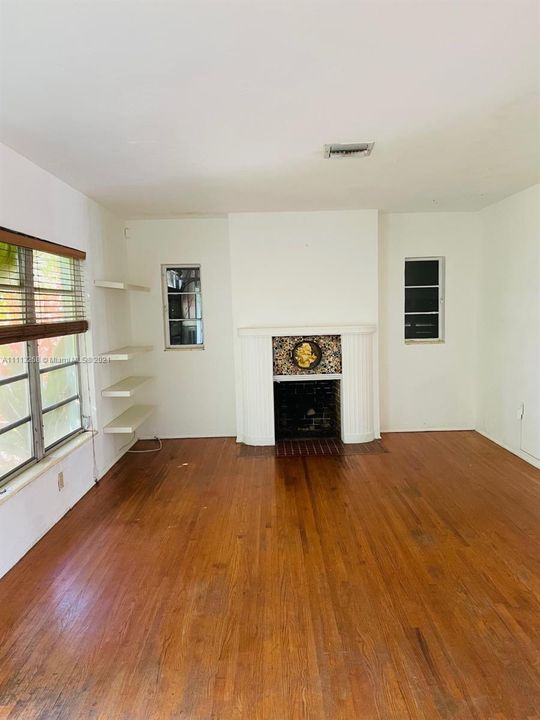 Recently Rented: $2,500 (3 beds, 2 baths, 1521 Square Feet)