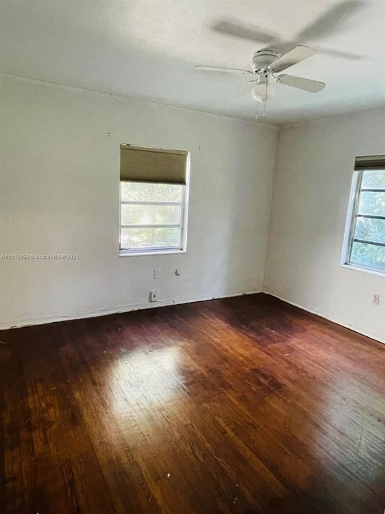Recently Rented: $2,500 (3 beds, 2 baths, 1521 Square Feet)