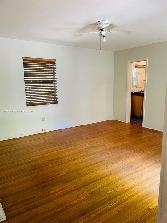 Recently Rented: $2,500 (3 beds, 2 baths, 1521 Square Feet)