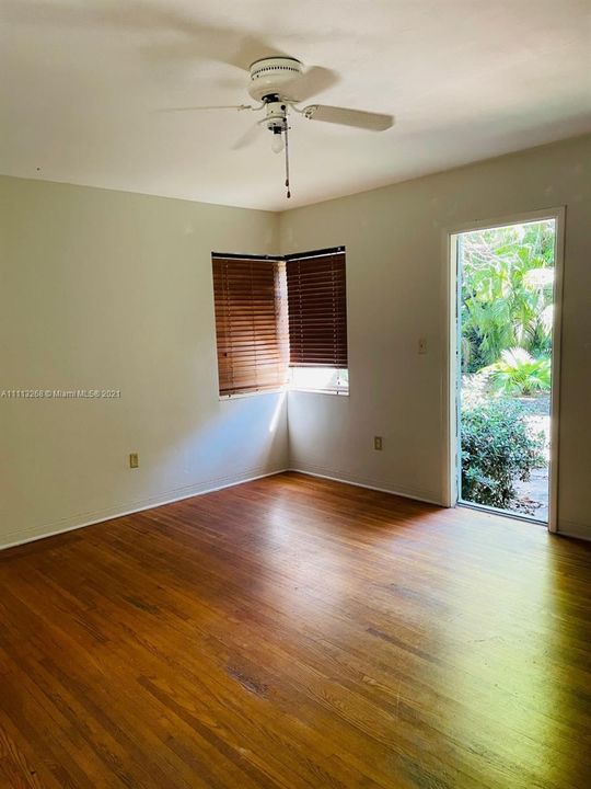 Recently Rented: $2,500 (3 beds, 2 baths, 1521 Square Feet)