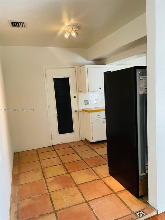 Recently Rented: $2,500 (3 beds, 2 baths, 1521 Square Feet)