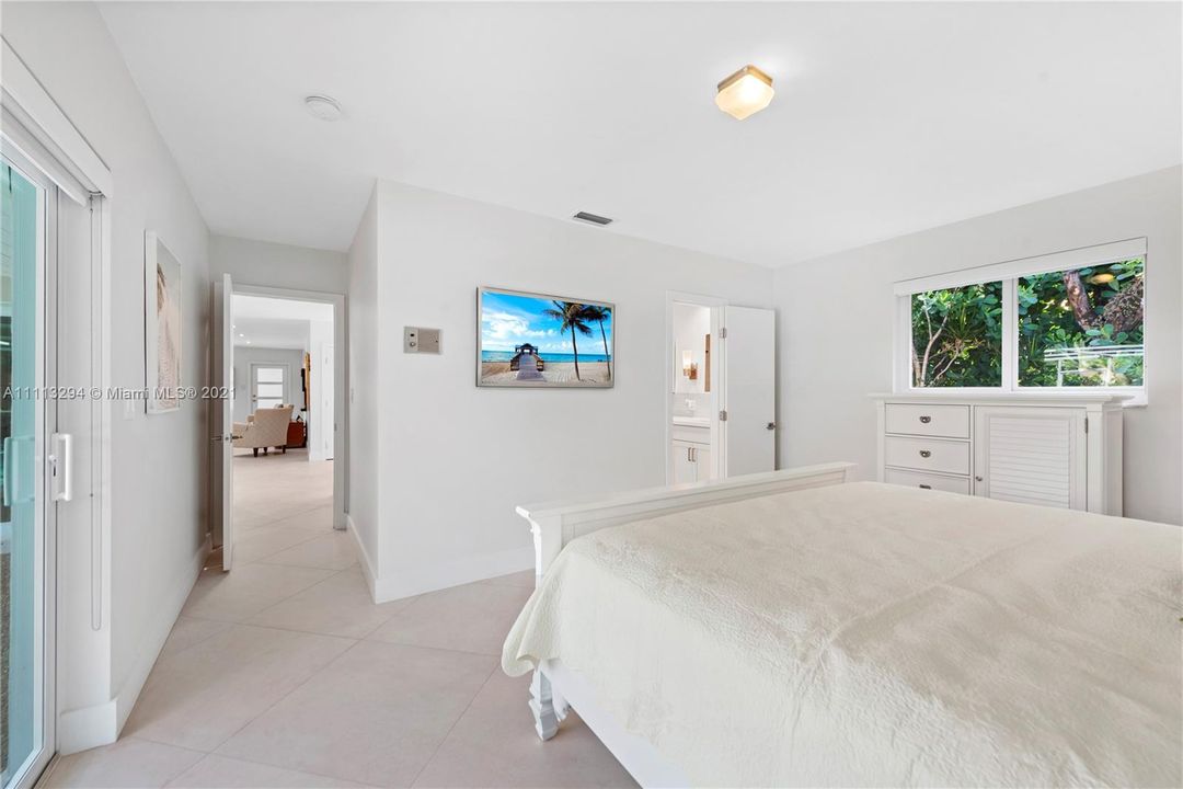 Recently Sold: $1,200,000 (3 beds, 2 baths, 1864 Square Feet)