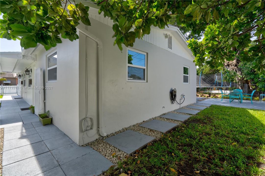 Recently Sold: $600,000 (0 beds, 0 baths, 1849 Square Feet)