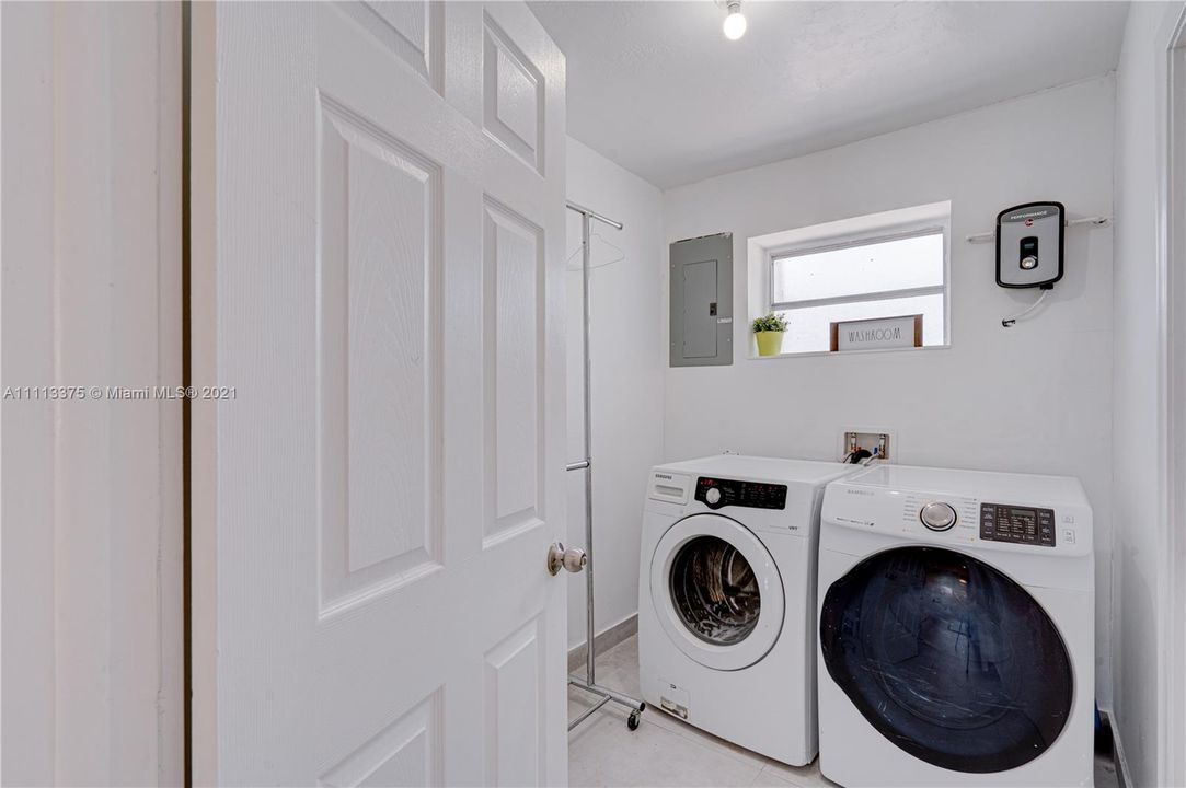 Recently Sold: $600,000 (0 beds, 0 baths, 1849 Square Feet)