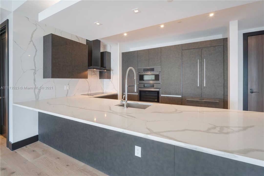 Recently Rented: $2,539 (1 beds, 1 baths, 808 Square Feet)