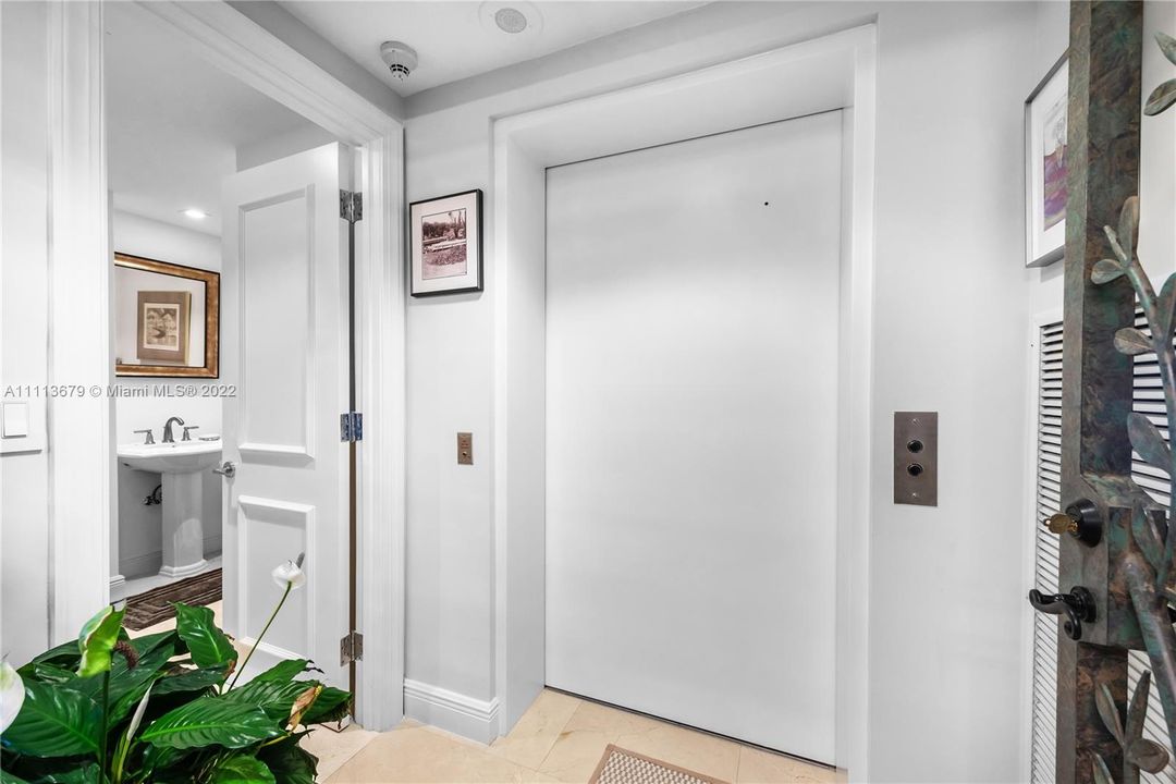 Recently Sold: $3,699,000 (3 beds, 4 baths, 2500 Square Feet)