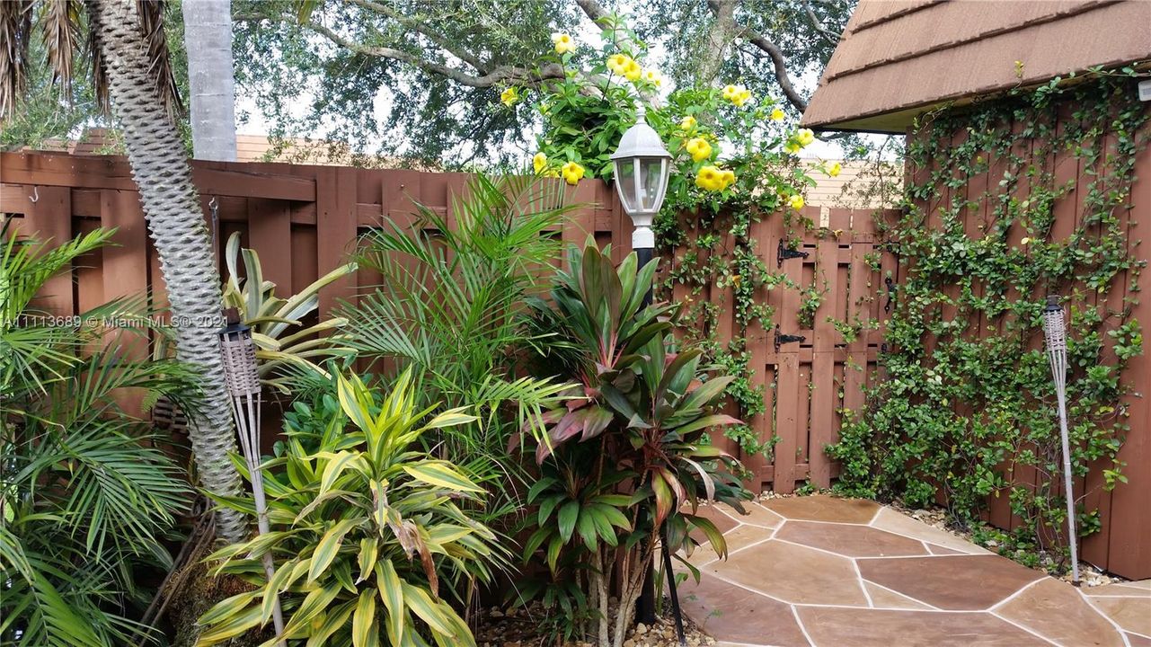 Recently Rented: $5,000 (2 beds, 2 baths, 1470 Square Feet)