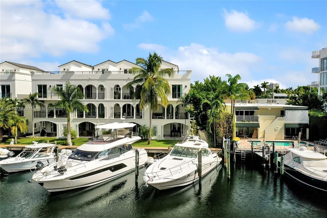 Recently Sold: $2,500,000 (4 beds, 4 baths, 3928 Square Feet)