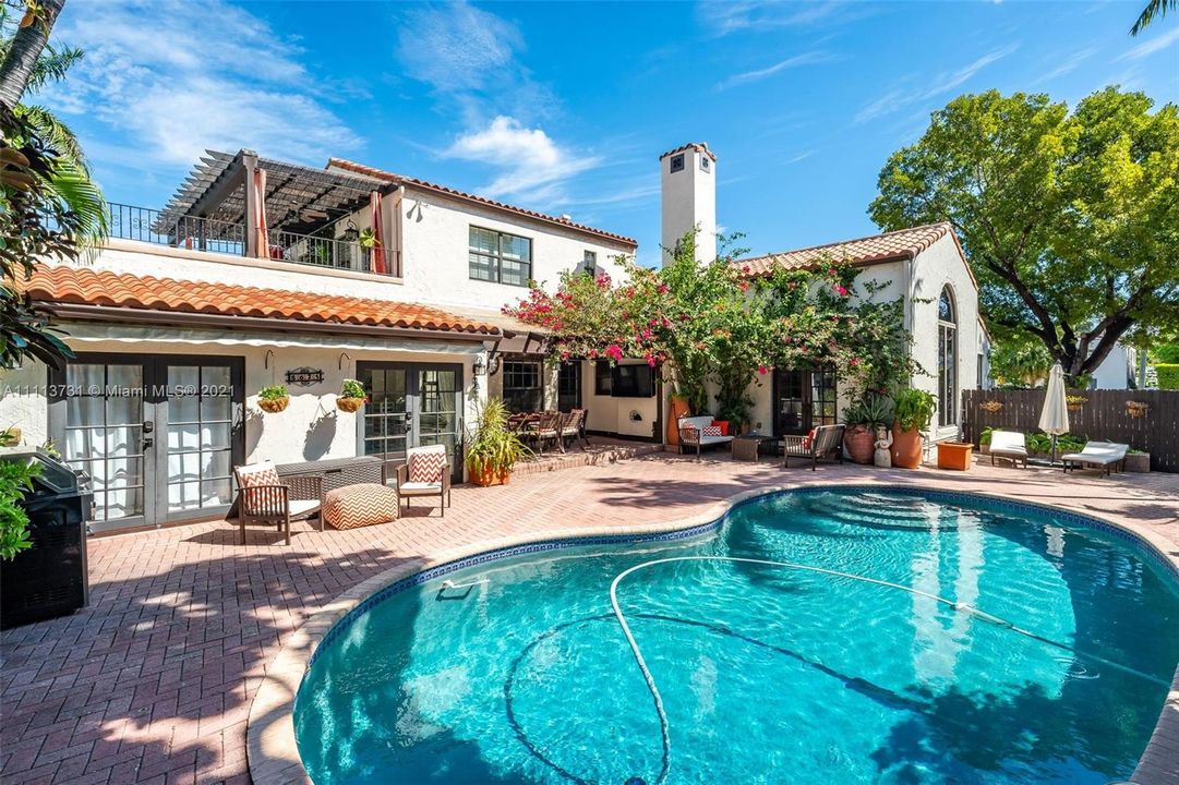 Recently Sold: $2,950,000 (5 beds, 7 baths, 3631 Square Feet)