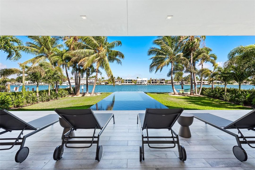 Recently Sold: $10,250,000 (5 beds, 7 baths, 5749 Square Feet)