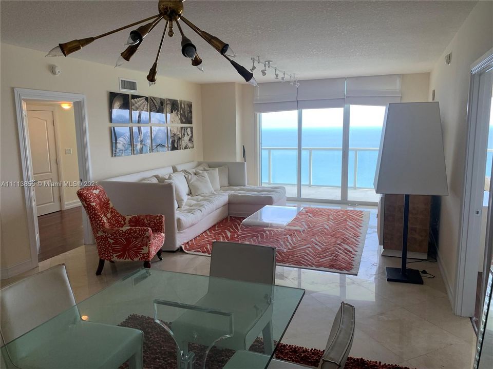 Recently Sold: $1,250,000 (2 beds, 2 baths, 1602 Square Feet)