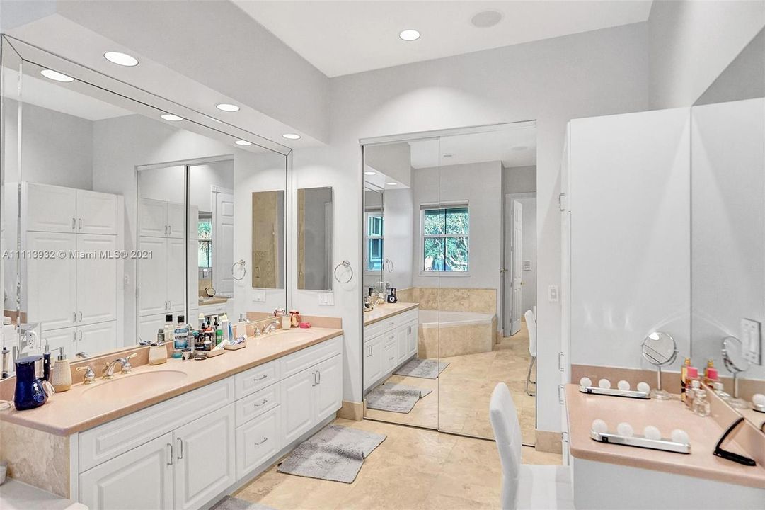 Recently Sold: $1,385,000 (5 beds, 3 baths, 3575 Square Feet)