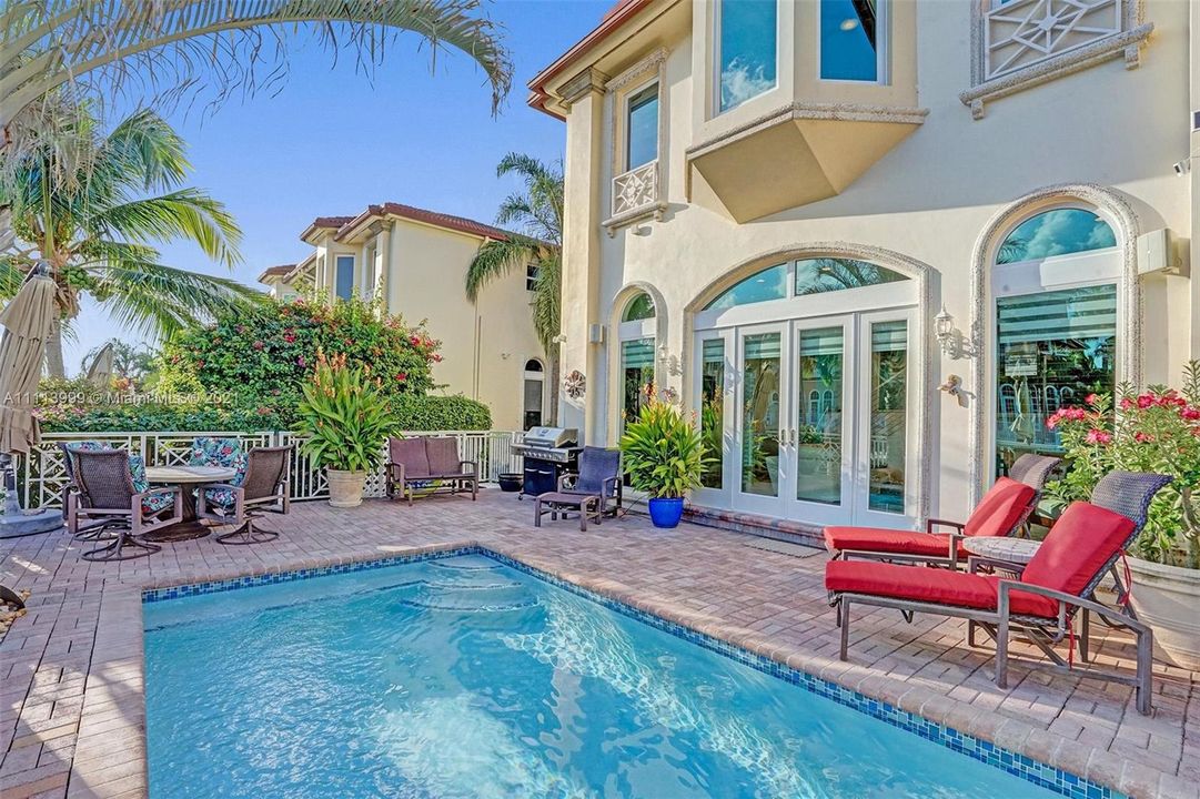 Recently Sold: $1,695,000 (3 beds, 3 baths, 2310 Square Feet)
