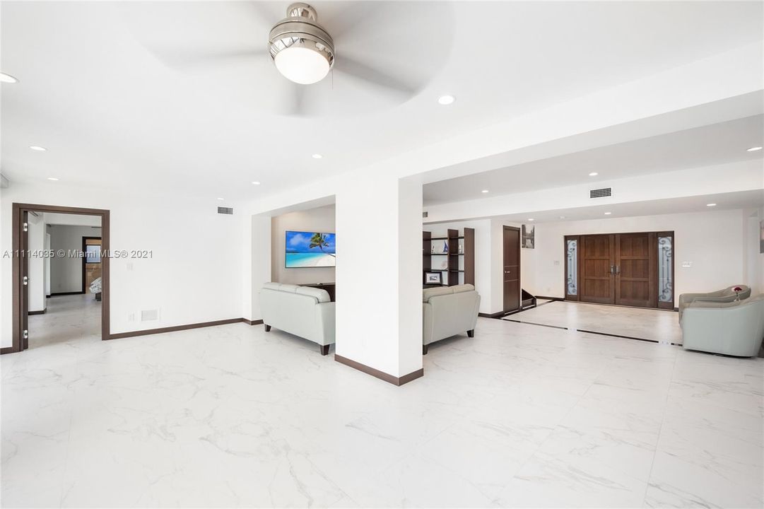 Recently Sold: $7,500,000 (5 beds, 5 baths, 5102 Square Feet)