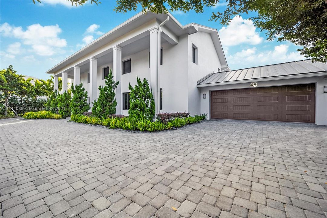 Recently Sold: $7,500,000 (5 beds, 5 baths, 5102 Square Feet)