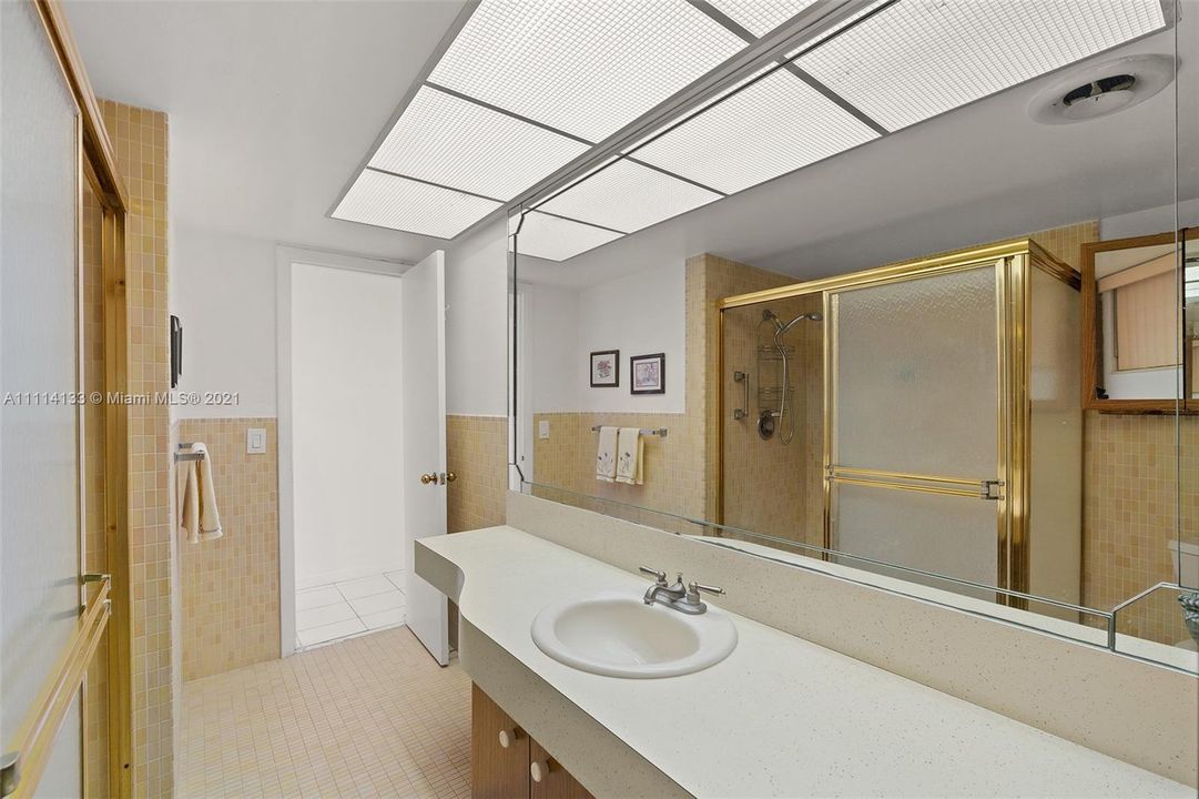 最近售出: $1,199,000 (4 贝兹, 3 浴室, 3148 平方英尺)