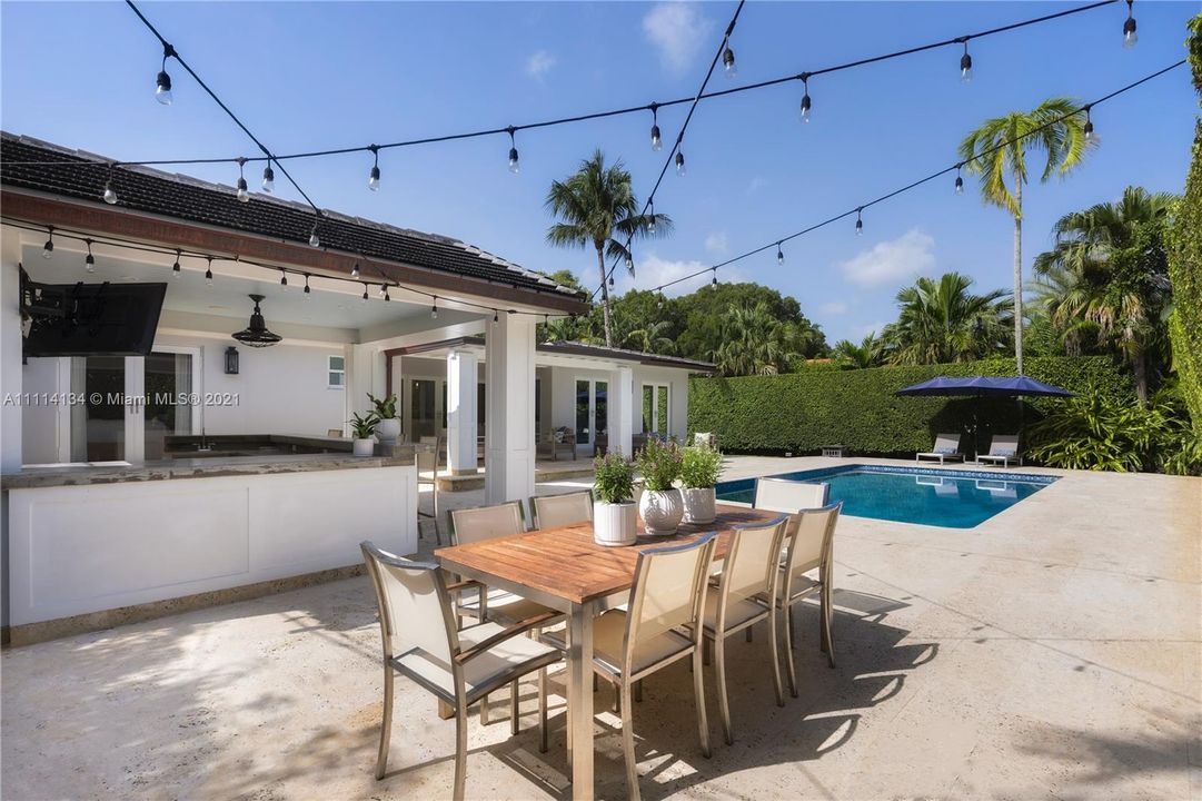 Recently Sold: $2,195,000 (4 beds, 3 baths, 2472 Square Feet)