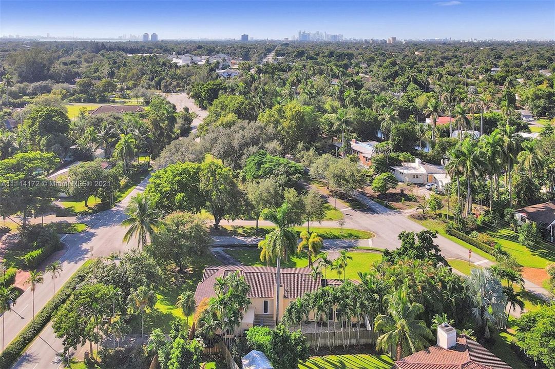 Recently Sold: $1,050,000 (4 beds, 3 baths, 2425 Square Feet)