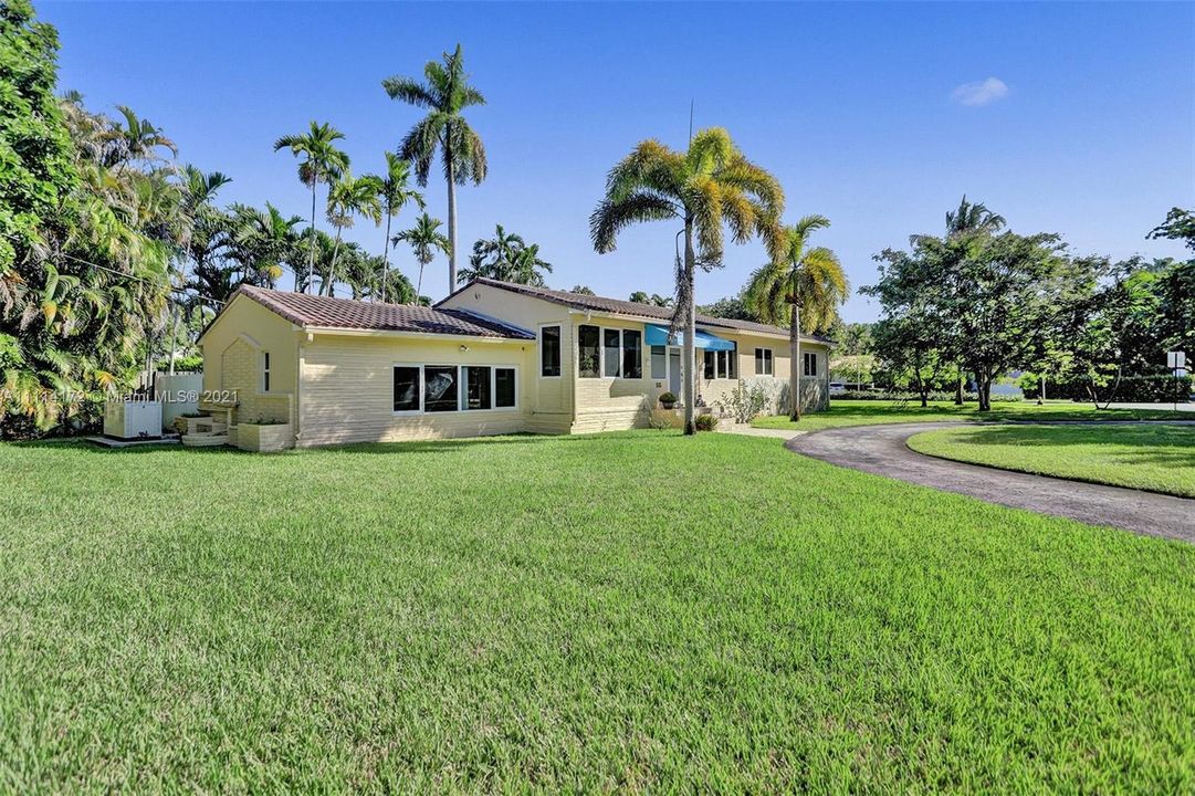 Recently Sold: $1,050,000 (4 beds, 3 baths, 2425 Square Feet)