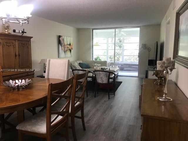 最近售出: $107,000 (2 贝兹, 2 浴室, 1162 平方英尺)