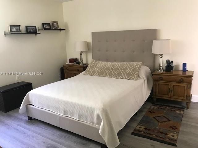 最近售出: $107,000 (2 贝兹, 2 浴室, 1162 平方英尺)