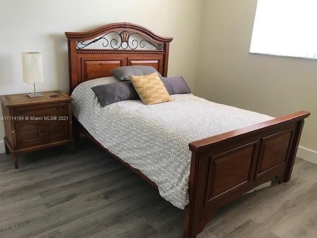 最近售出: $107,000 (2 贝兹, 2 浴室, 1162 平方英尺)