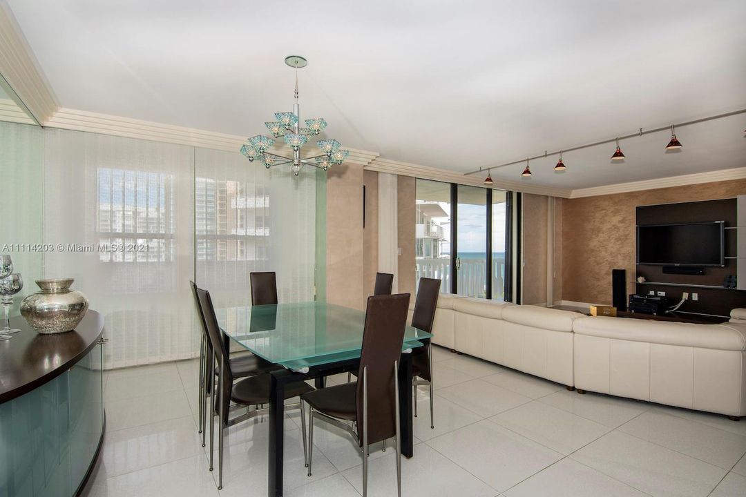 Recently Sold: $1,230,000 (2 beds, 2 baths, 1776 Square Feet)